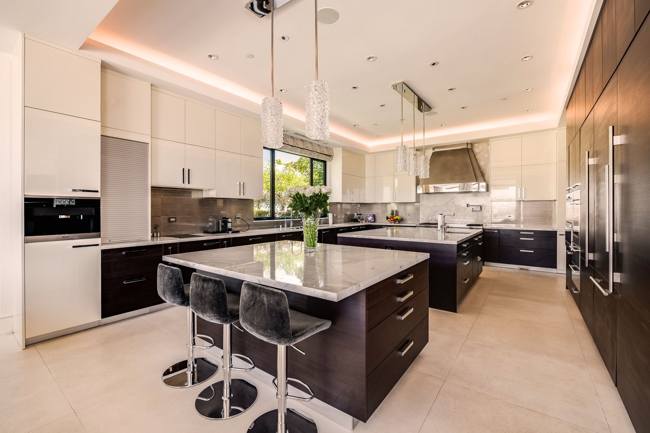 565 Evelyn Pl