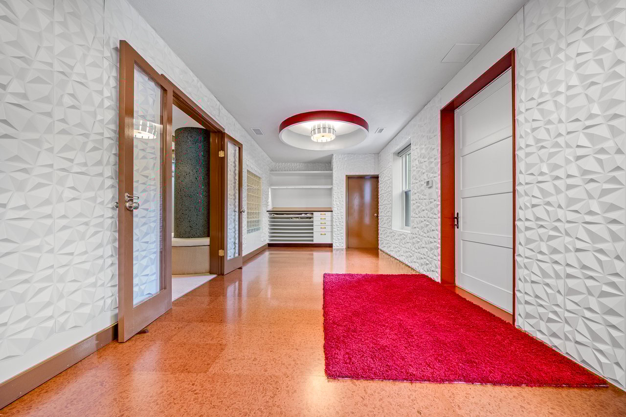  One-Of-A-Kind Residence 