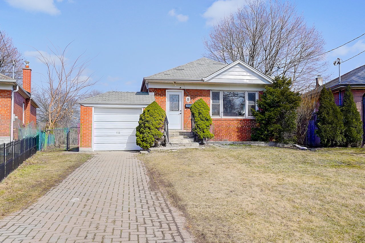 8 Bellvare Crescent, Toronto