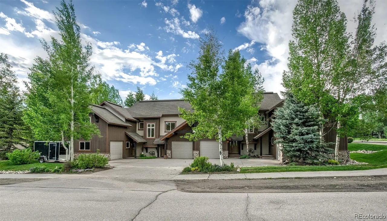 3035 Chinook Ln