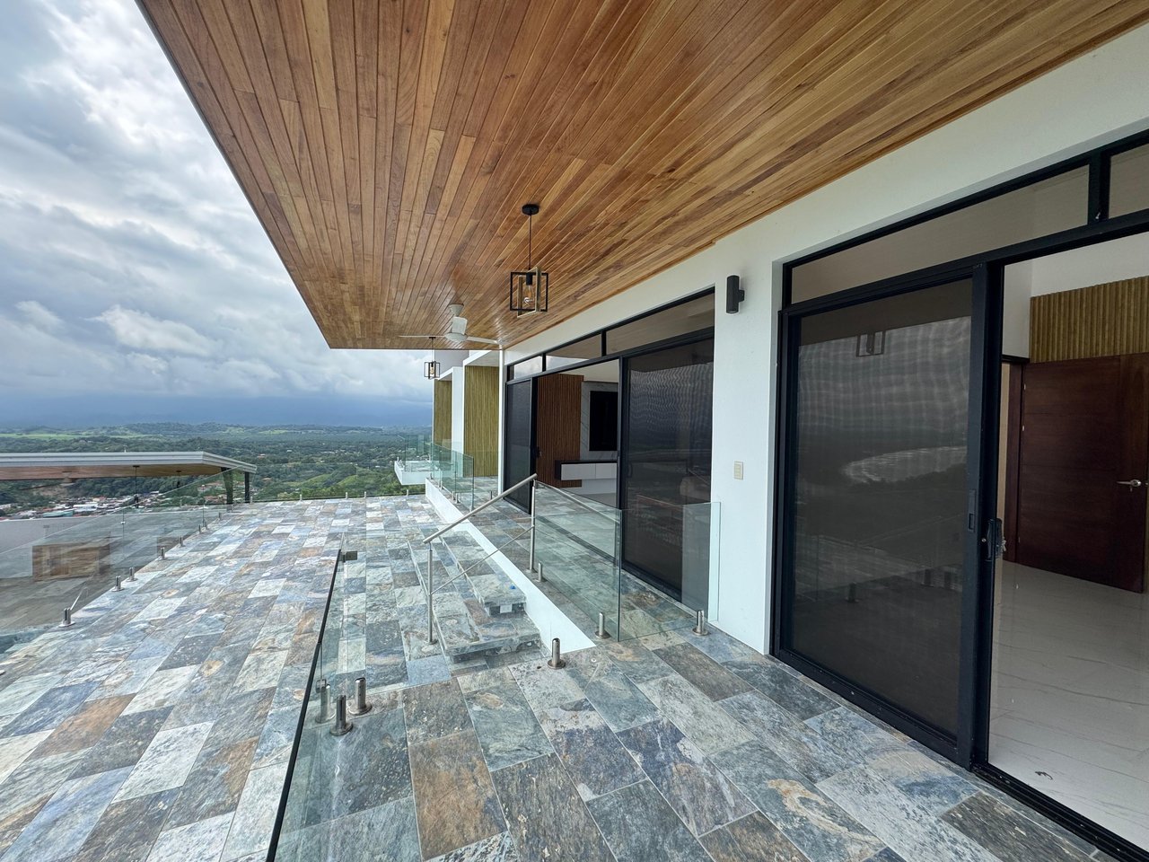 Modern Elegance Meets Incomparable Views, 3BDR&3Baths Home