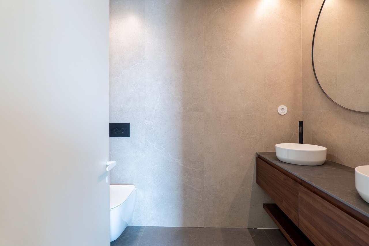 Beachfront Elegance: Modern 2-Bedroom Apartment in Vila do Conde’s Prime Coastal Address