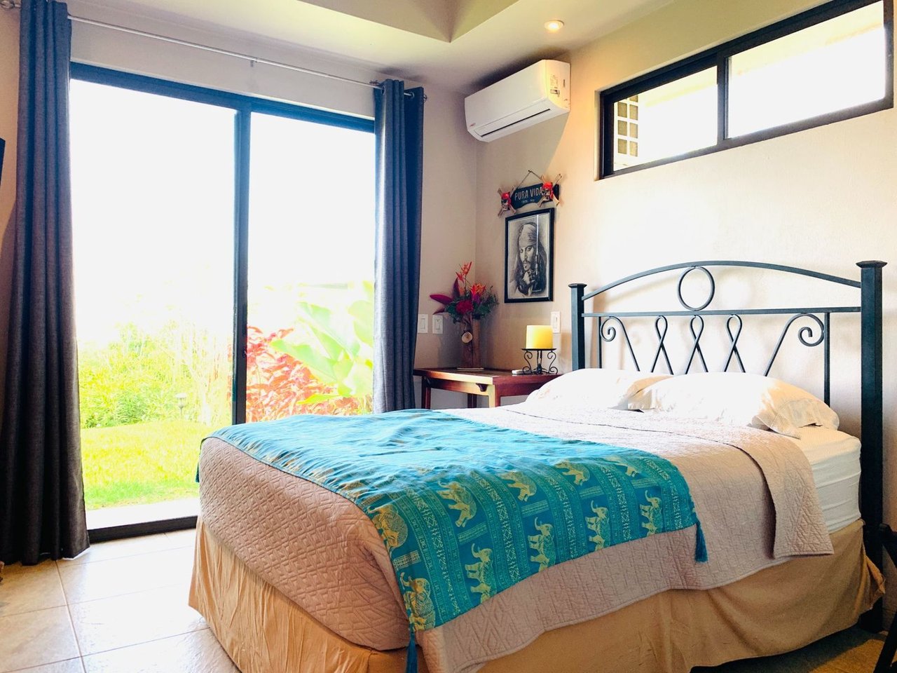 Ocean View Estate with Guest Cabins, Ojochal, Puntarenas