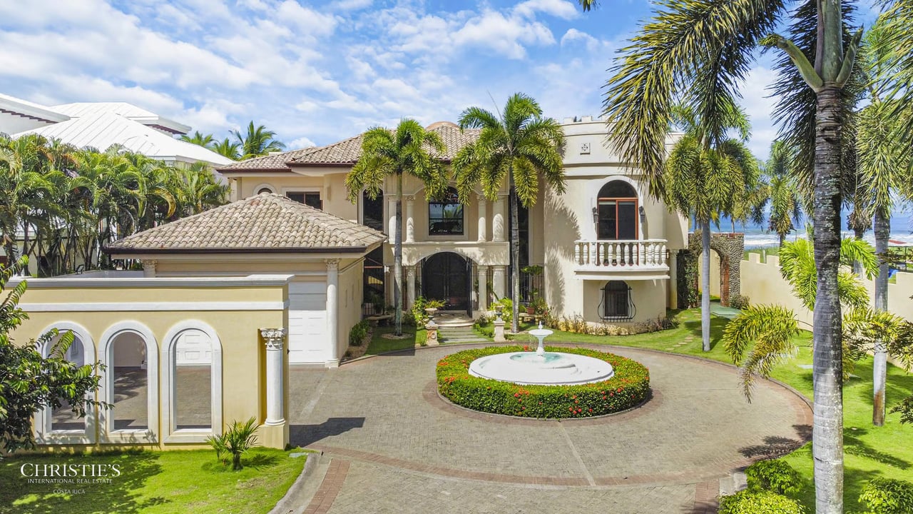 Hermosa Villa Beachfront Estate