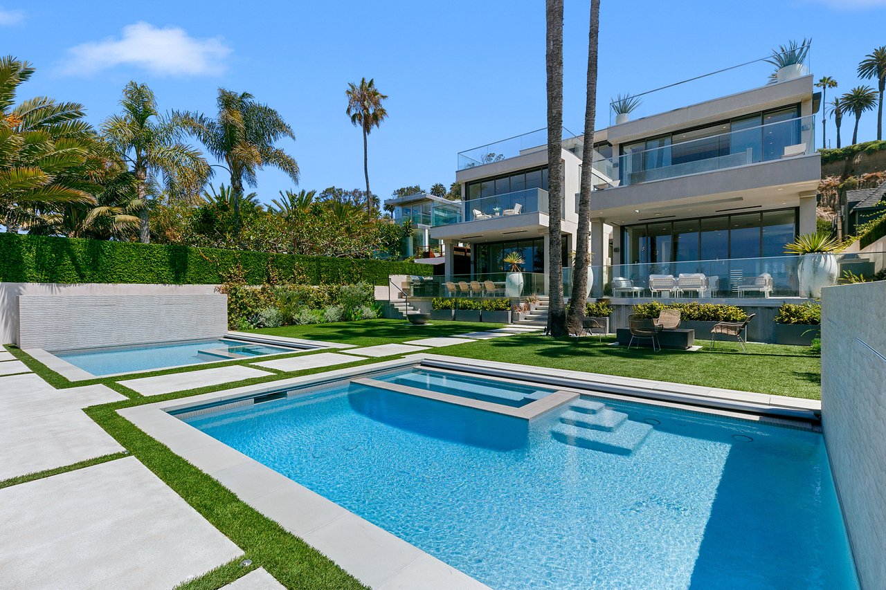 938 Palisades Beach Rd