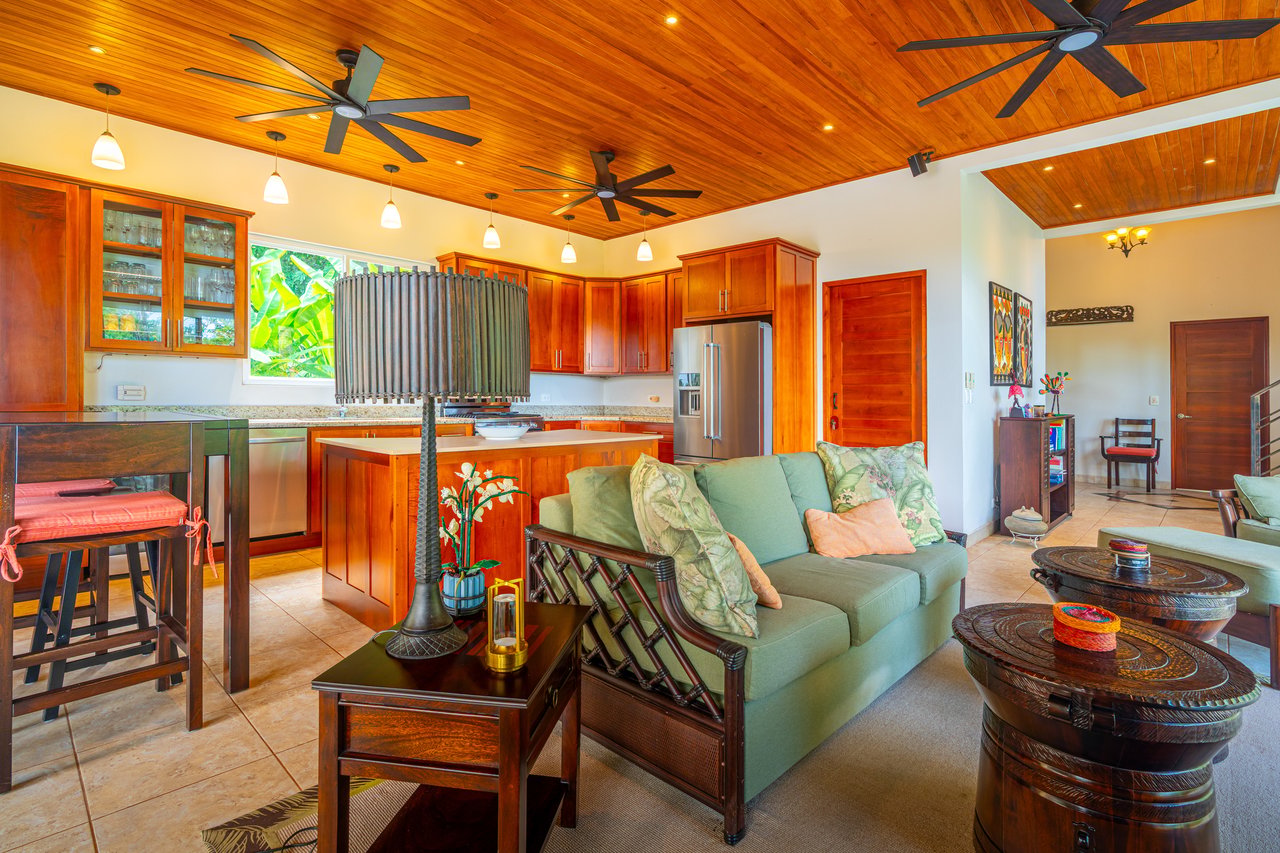 Casa de Orquideas - Mountains, Ocean and Jungle with Privacy In Gated Community, Ojochal