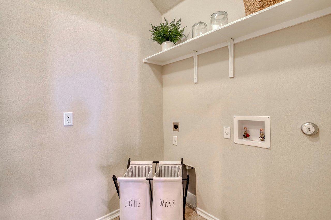 Rare Cul-de-Sac Gem in Manor – With No Neighbor on One Side and Access to HOA-owned Greenspace Right Outside Your Doorstep!