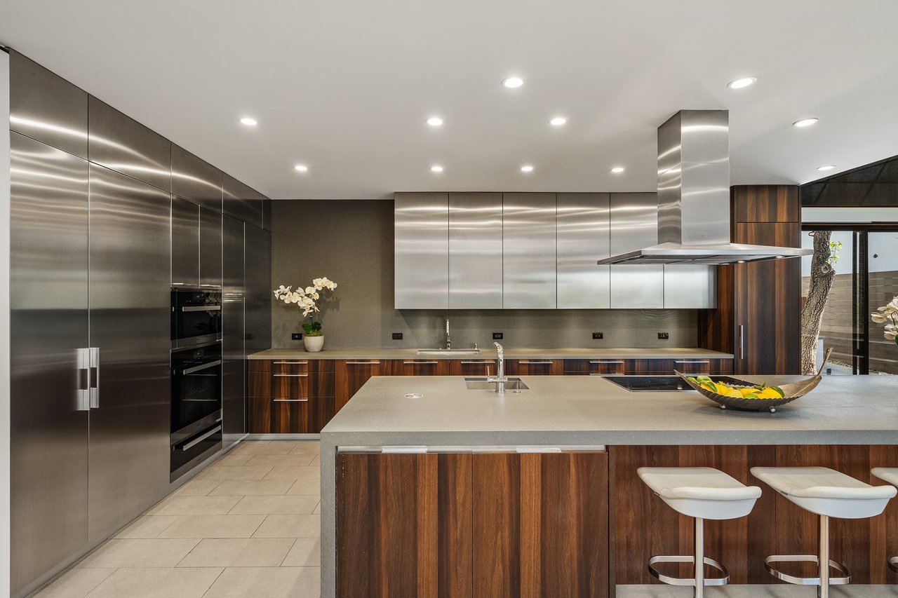  A Beverly Hills Architectural Masterpiece – Where Modern Luxury Meets Timeless Elegance