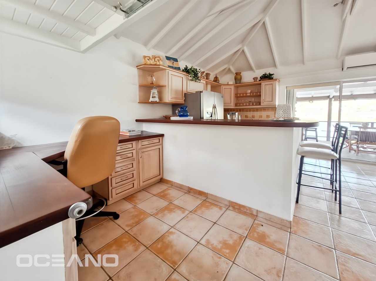 2-Bedroom Apartment with Sea View – Oyster Pond