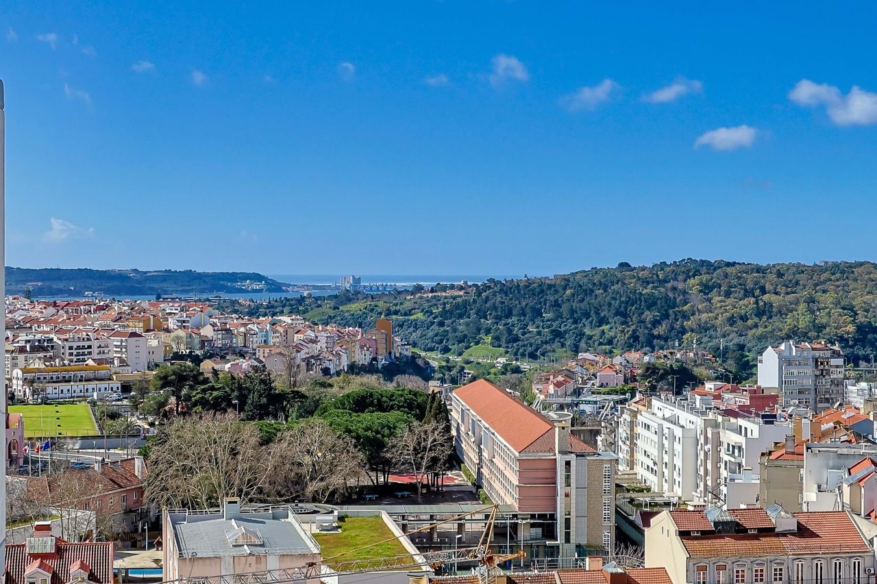 Luxury 3-Bedroom Apartment in Amoreiras with Panoramic Views