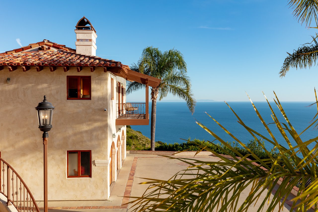 4240 Avenida De La Encinal