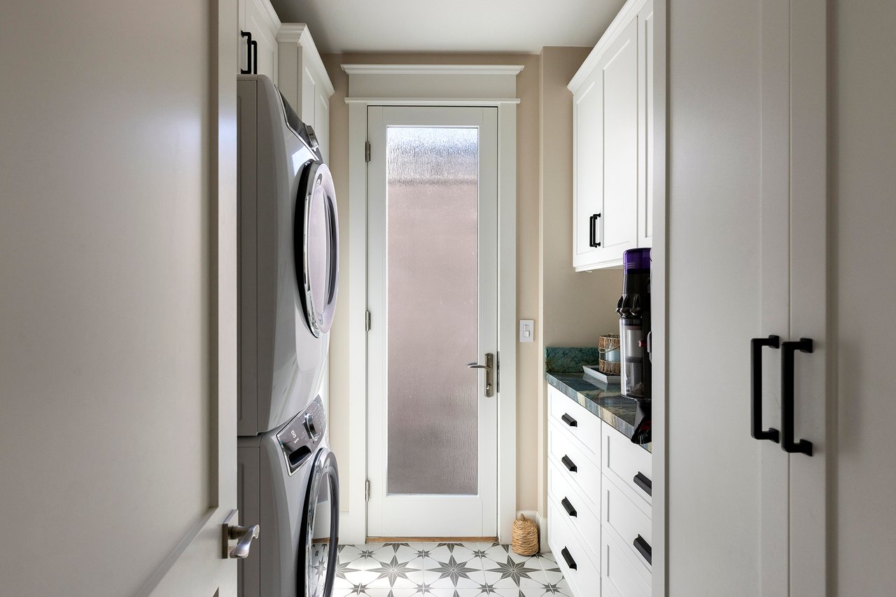 1880 N El Camino Real 23