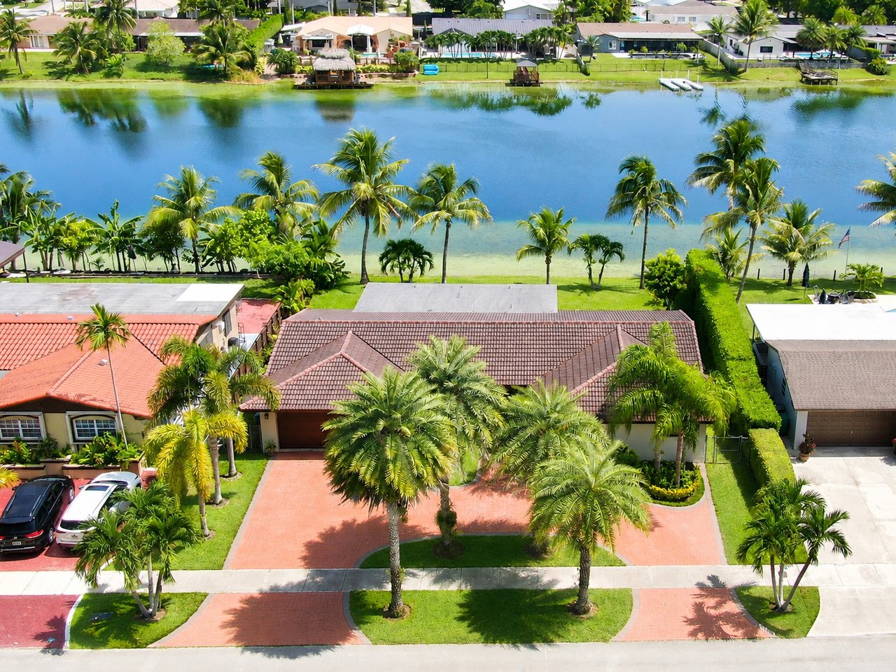 Lakefront Living in Kendall Lakes