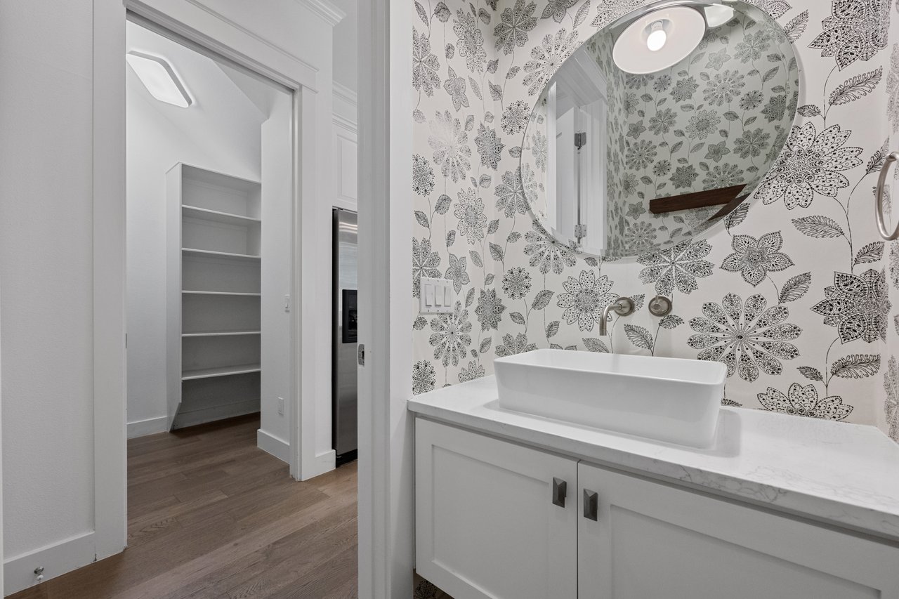 1403 W 12th Street #B