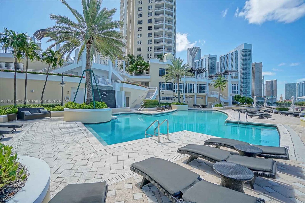 848 Brickell Key Dr Unit 204