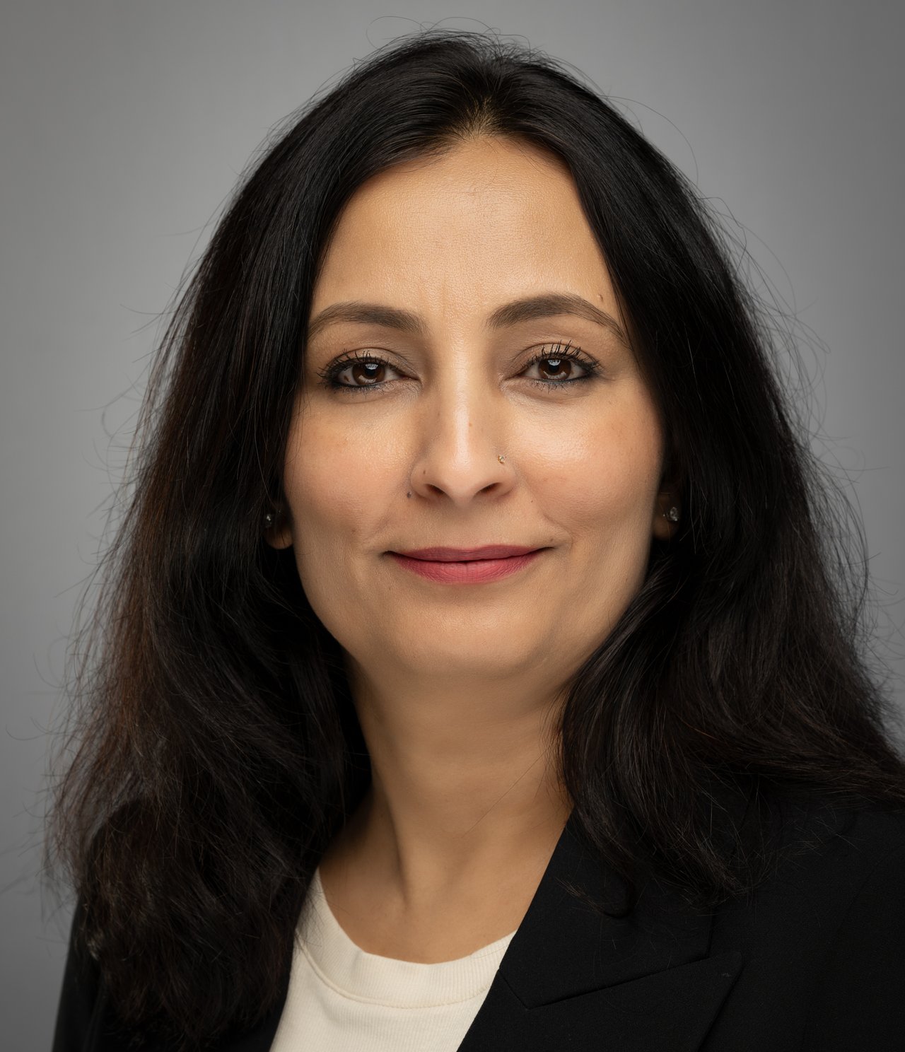 Amna Quraishi Basking Ridge, NJ Real Estate Agent Headshot