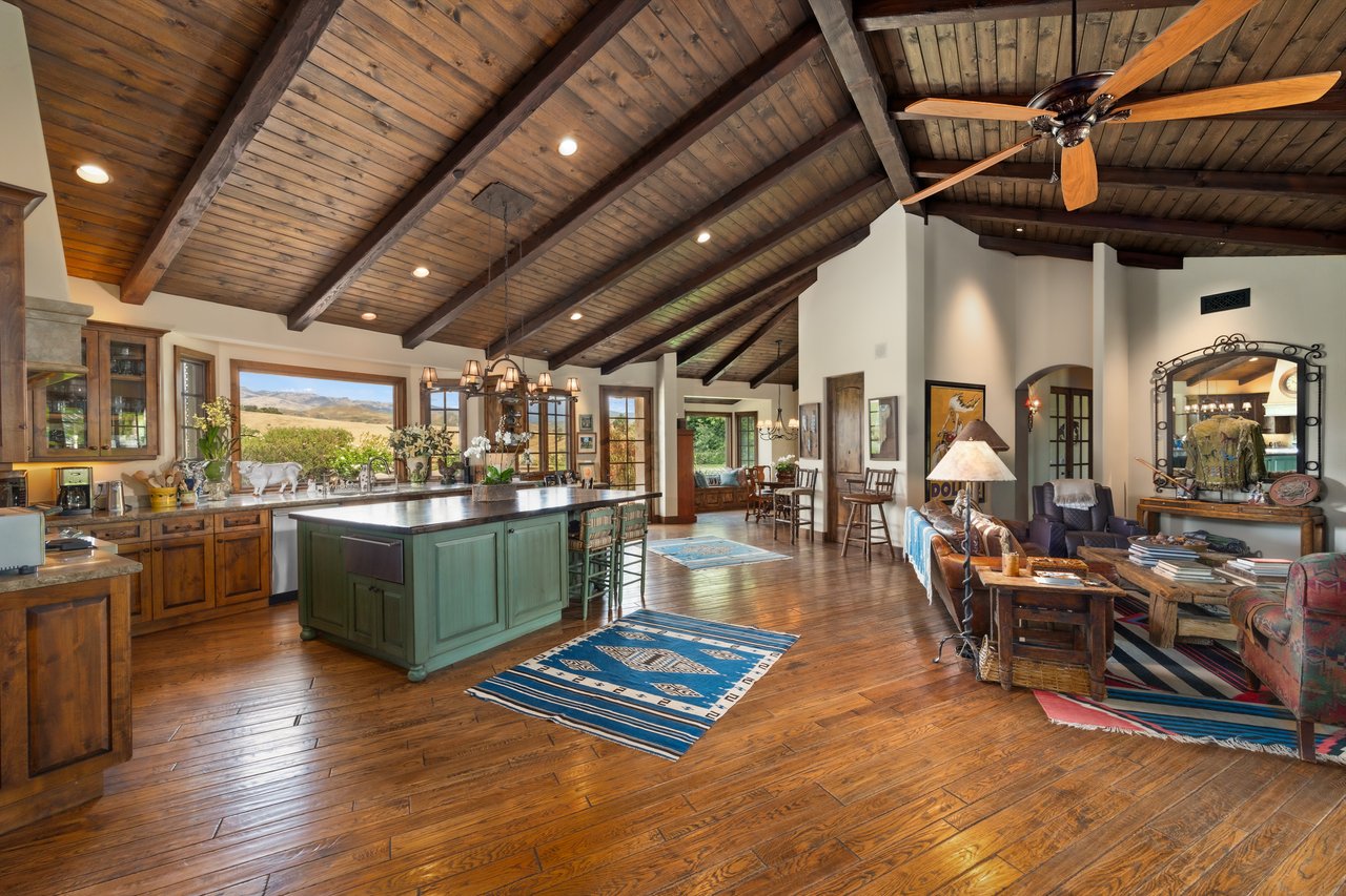 Hacienda-Style Retreat with Breathtaking Mountain Views