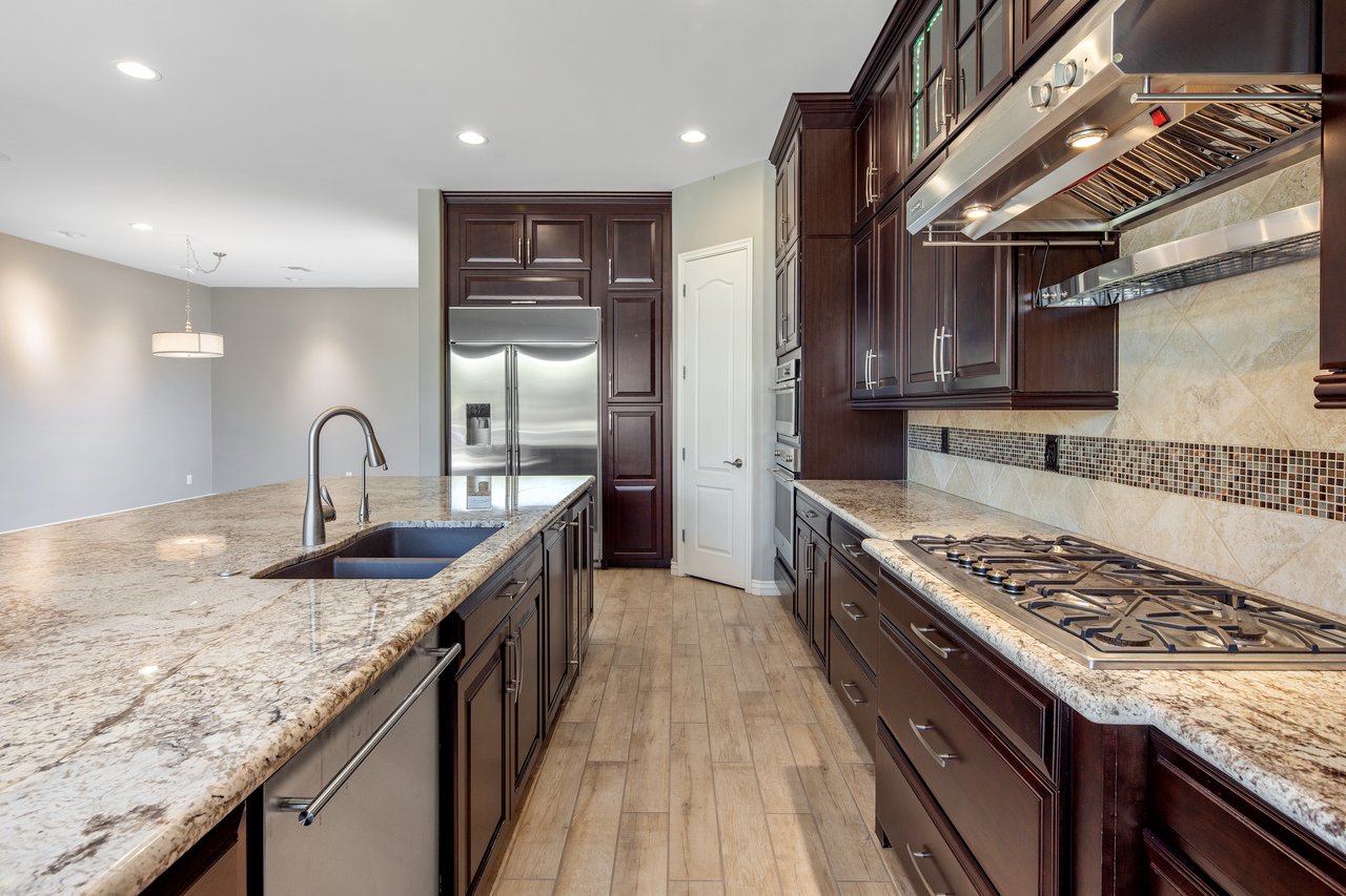 2932 E Madison Vistas