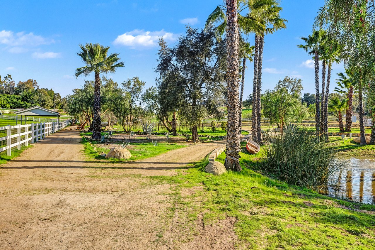40801 Avenida La Cresta