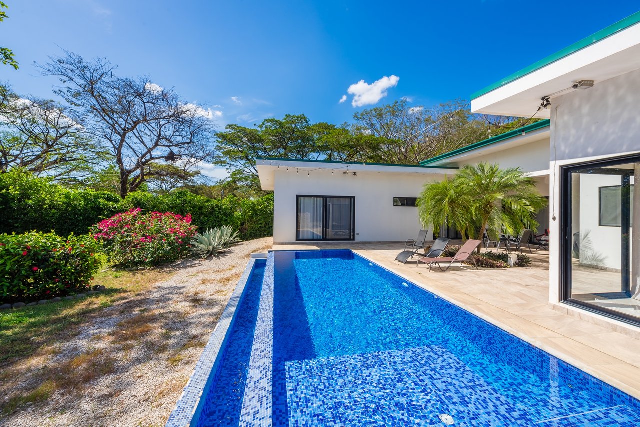 V-Stella Ju | House with Pool and Mixed-Use Land for Sale Near Finca Panamá, Costa Rica