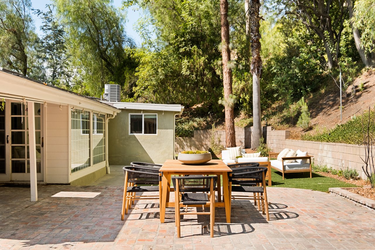 20607 Martha St, Woodland Hills