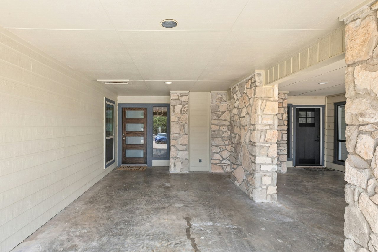 Horseshoe Bay Condo Just Listed!