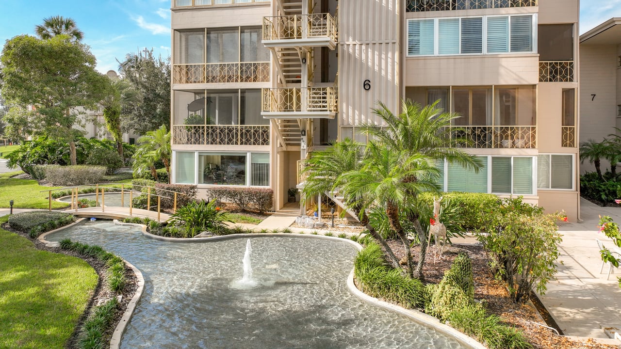 Blissful Downtown Winter Park Pied-à-Terre at Whispering Waters 