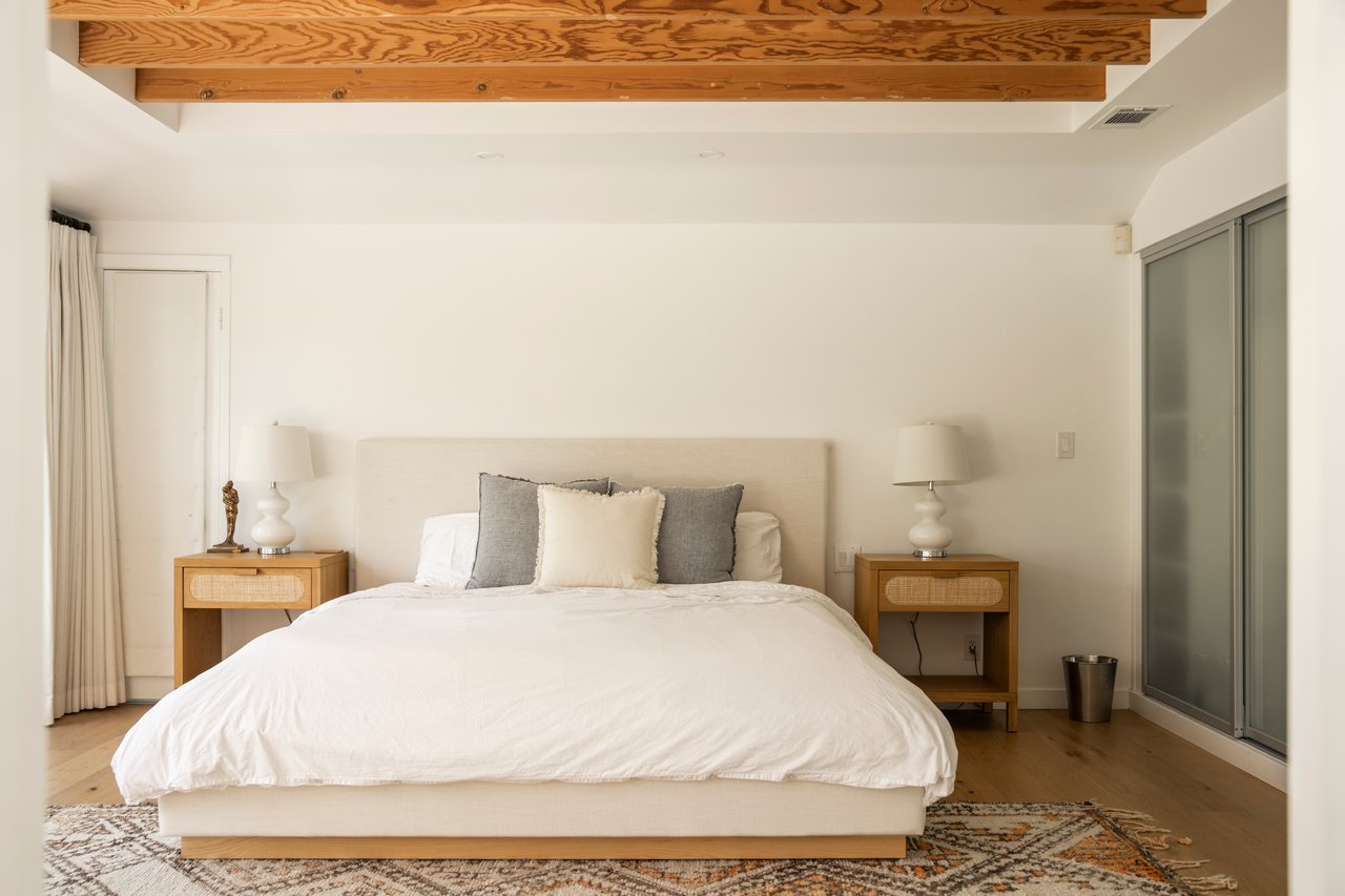 2410 Nichols Canyon Rd