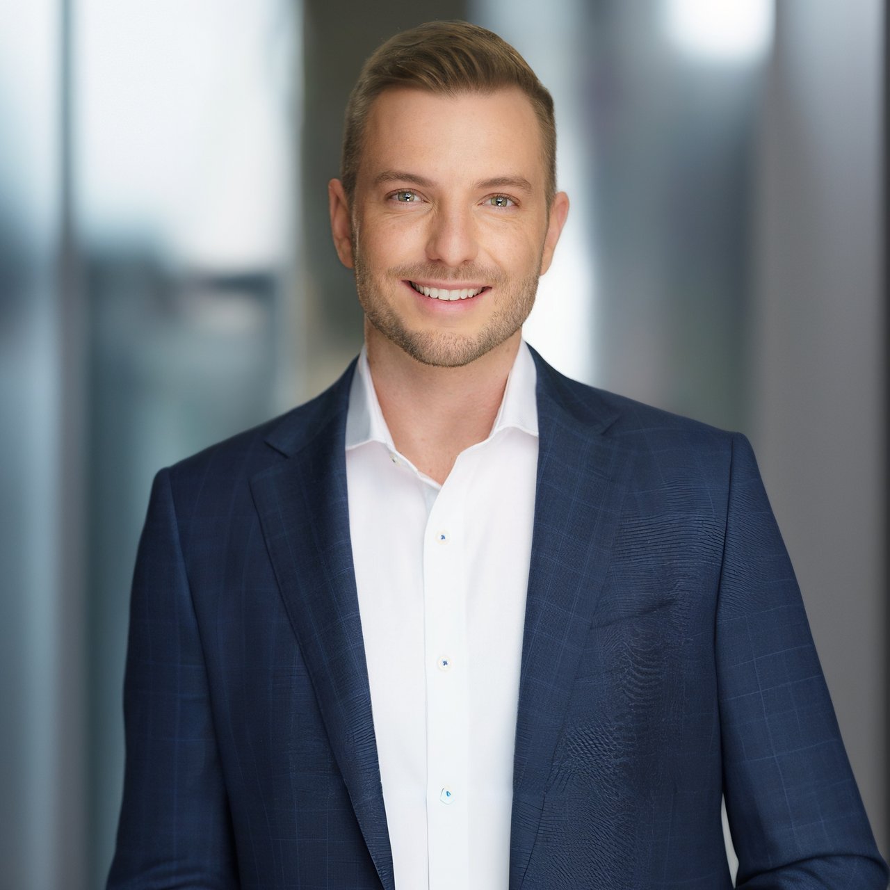 Damian Konrad Mlotkowski Beverly Hills, CA Real Estate Agent Headshot