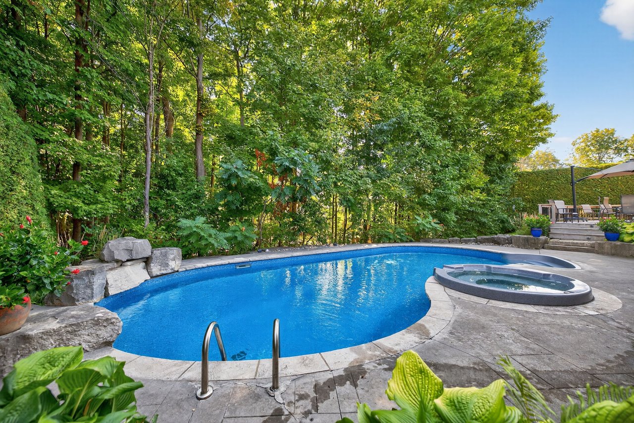 6 Falling Leaf Crt, Aurora