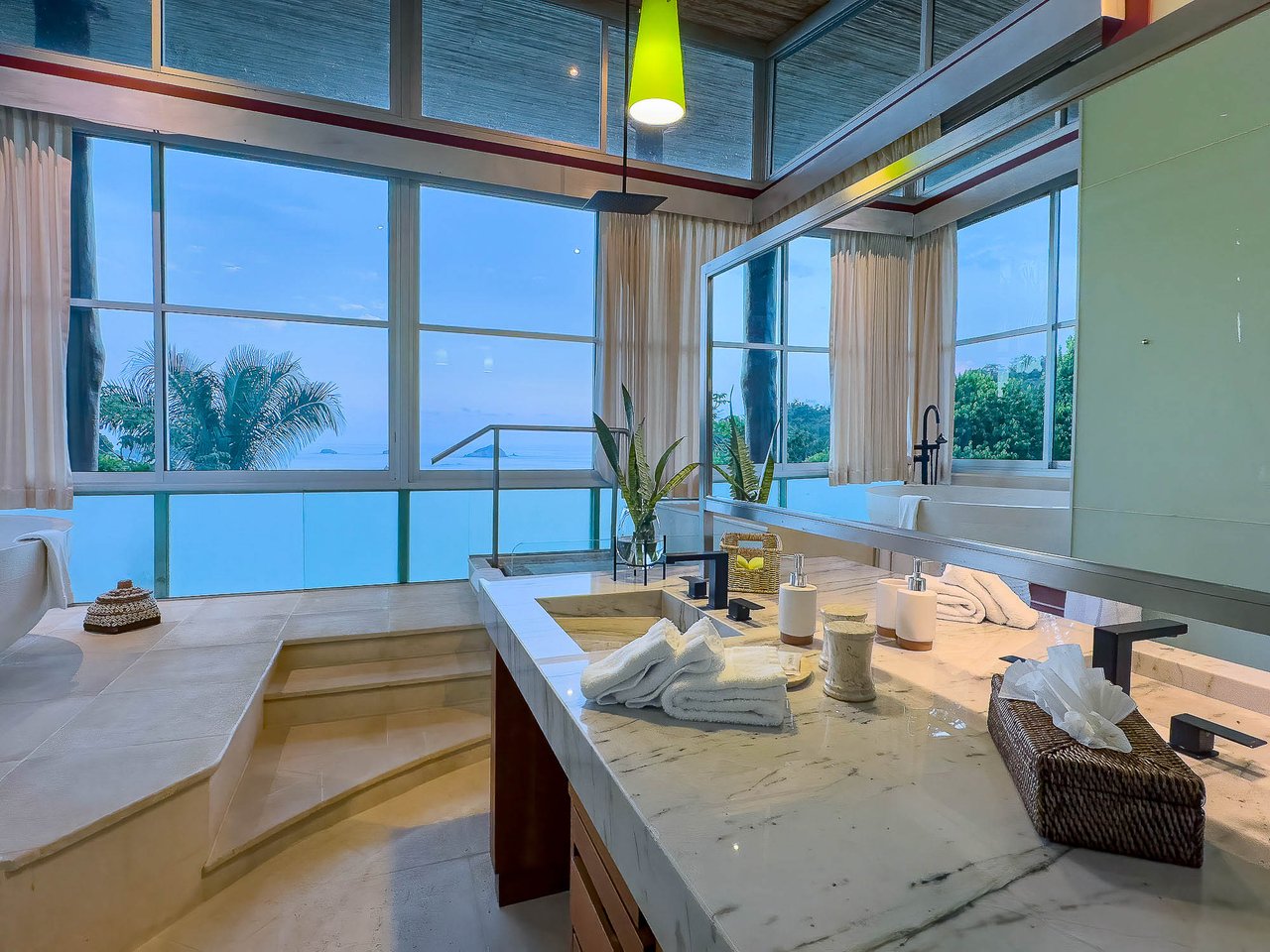 Casa Fantastica Luxury Mountain and Ocean View Villa