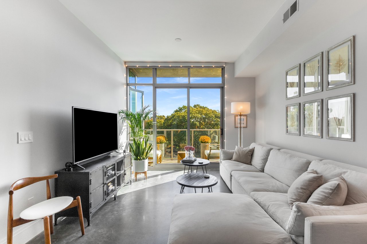 905 Juniper Street NE Unit 704