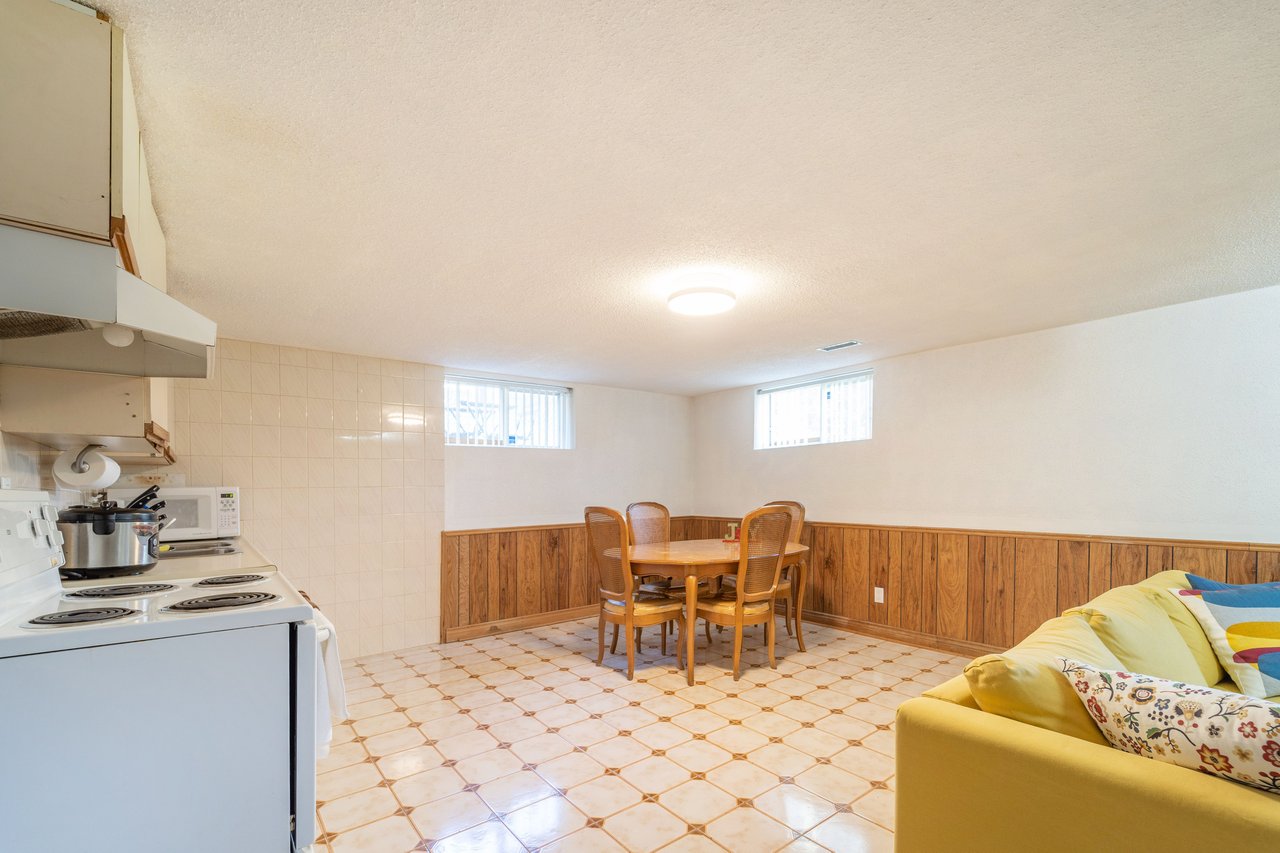 1351 Haig Blvd