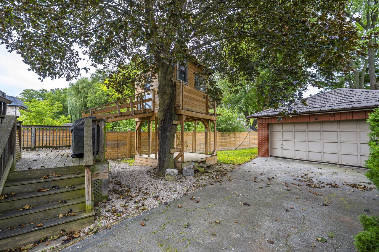 22 Maple Ave N