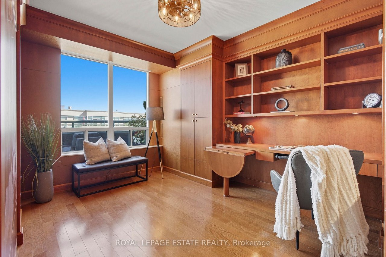 PENTHOUSE MADE FOR WATERFRONT LIVING