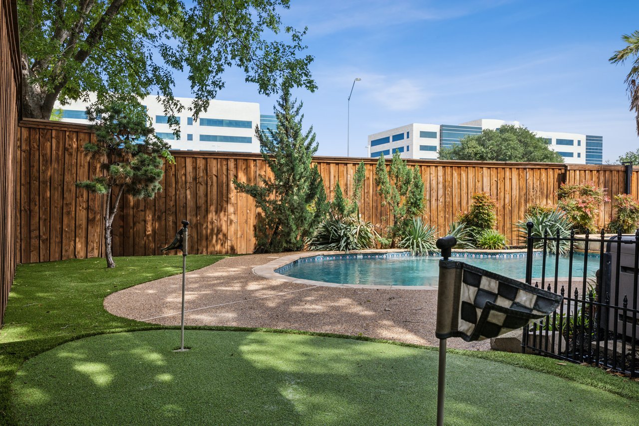 2716 Meadow Hills Lane