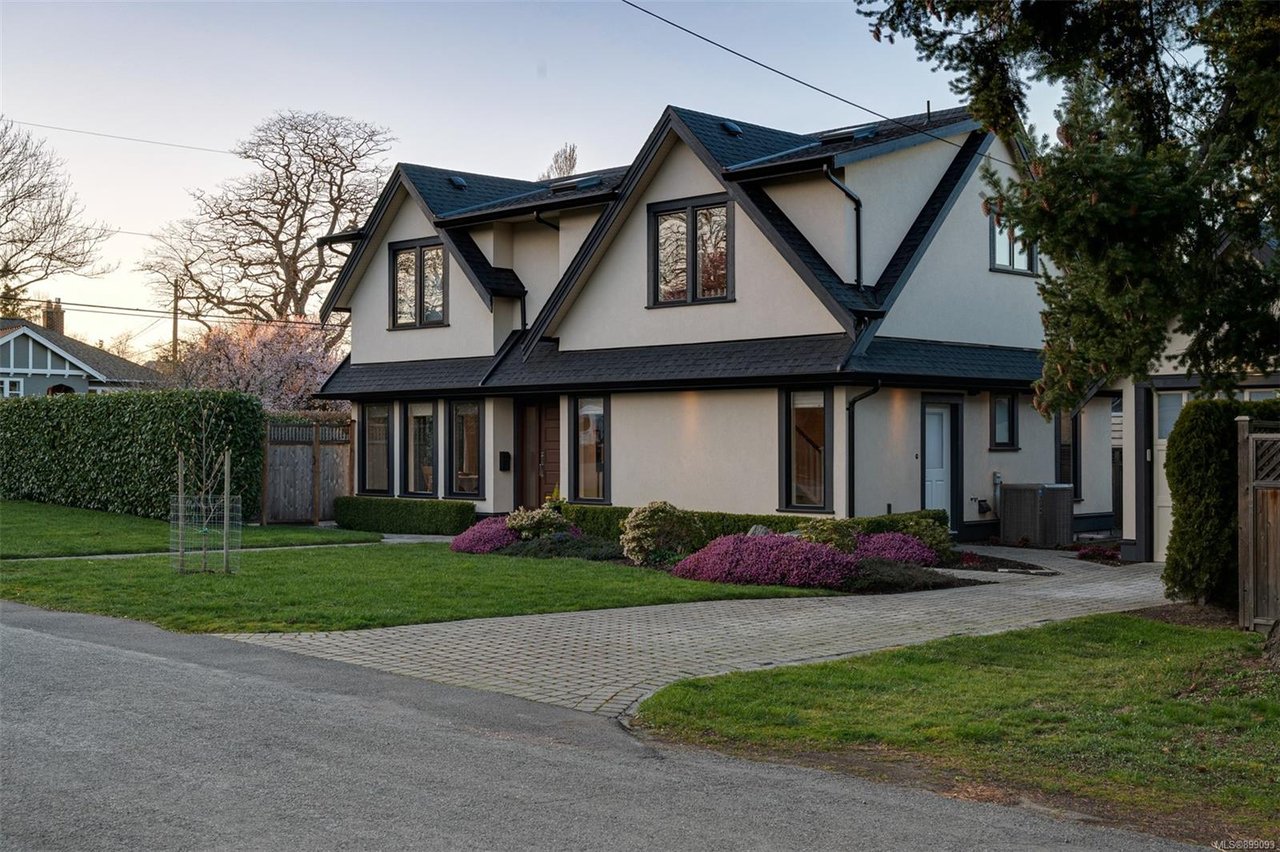 893 Victoria Ave
