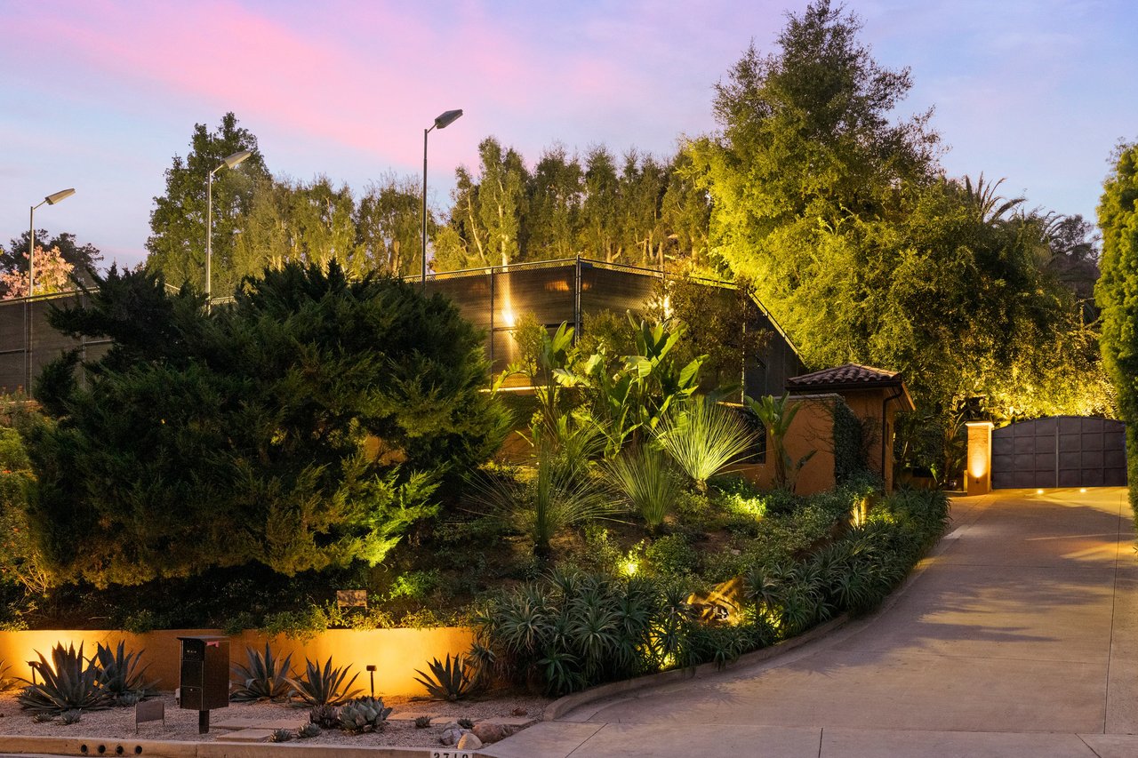 2719 Benedict Canyon Drive