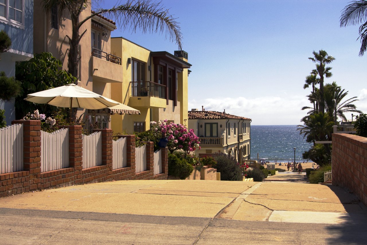 Redondo Beach vs. Manhattan Beach: Which Coastal City Fits Your Lifestyle?