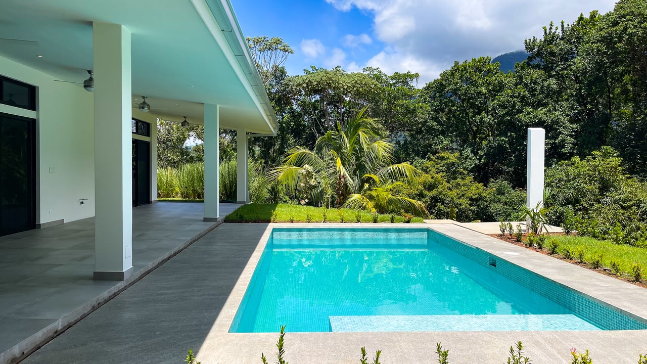 Exquisite Modern Retreat with Ocean and Mountain Views in Ojochal, Costa Rica