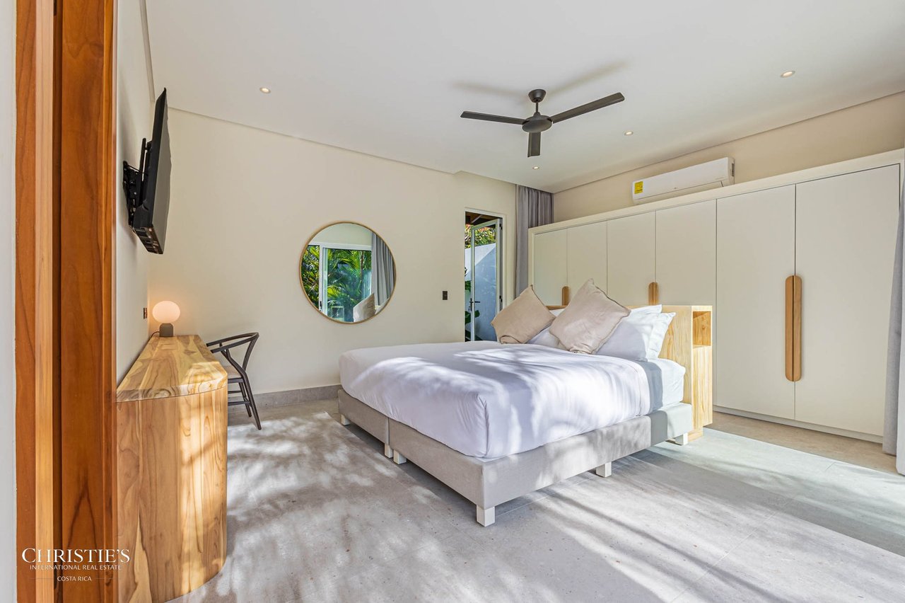 Casa Ohana – Comtemporary Luxury Villa, Steps from the Beach