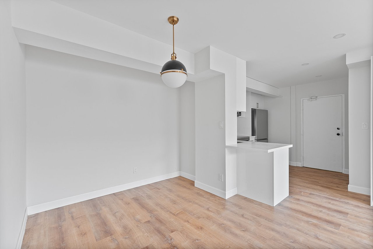 1328 Gerrard Street E 304