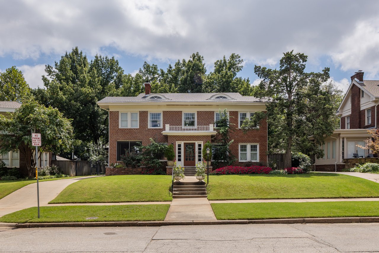 1925 historic Georgian Colonial Revival home in Gatewood