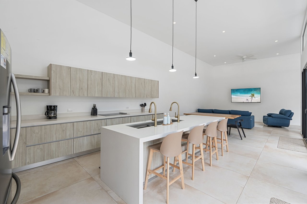 Castillo Blanco | Modern 4-Bedroom Home with Saltwater Pool – Walk to the Beach in Surfside, Playa Potrero