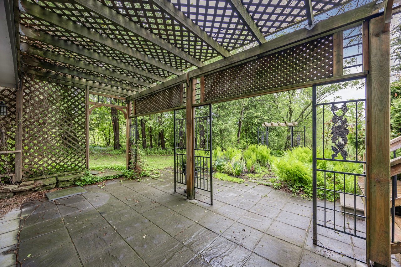 55 Old Church Road, King