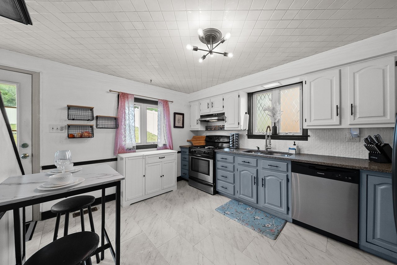 615 Lincoln Ave, Carnegie PA 15106