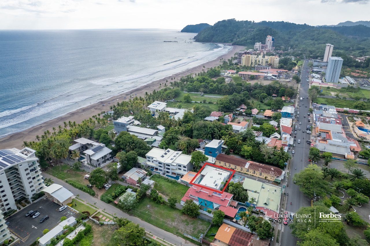 21472 - Fully Furnished Turnkey Luxury Beach Residence, 9 suites, 50 mts from Jaco Beach