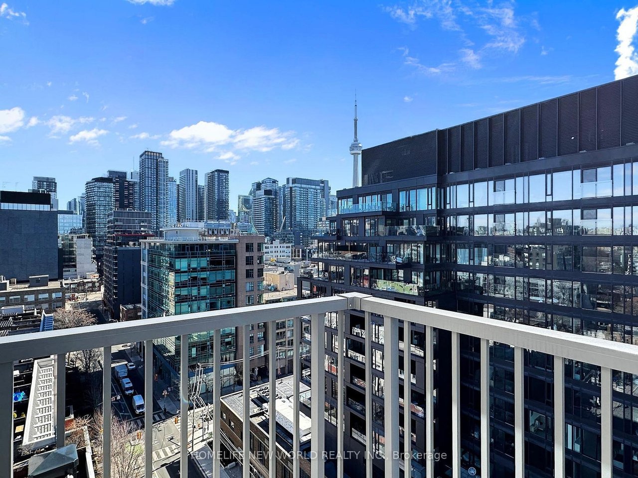VIBRANT PENTHOUSE IN DOWNTOWN
