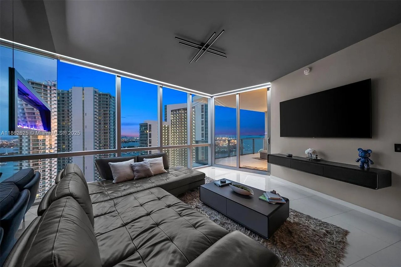 851 NE 1st Ave #4303