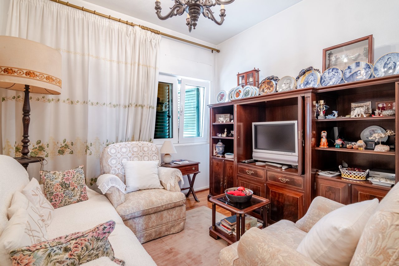 Rustic Four-Bedroom House with Private Land in Folhadela, Vila Real